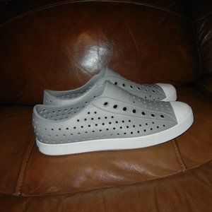 NATIVE Adult Jefferson Gray EVA Rubber Slip On Shoes Size Men's 9 Women's 11